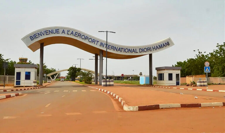 Niger : Tirs nourris à l’aéroport international Diori-Hamani de Niamey, le calme revient après une matinée sous tension.