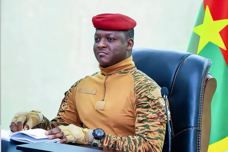 Burkina Faso: pourquoi la nouvelle régulation des études à l&rsquo;étranger suscite-t-elle des inquiétudes et débats?