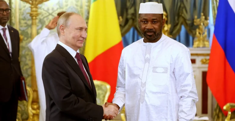 Assimi GOITA et Vladimir POUTINE à Moscou