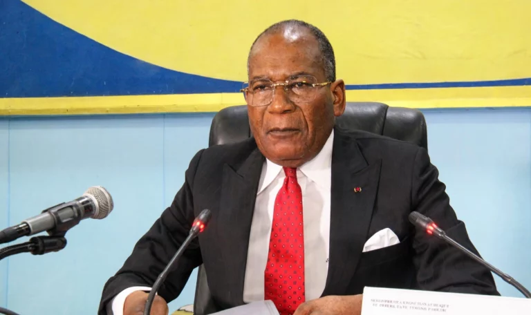 Le ministre d'État Pierre Mabiala le 23.07.2026 à Brazzaville face à ses admnistrés