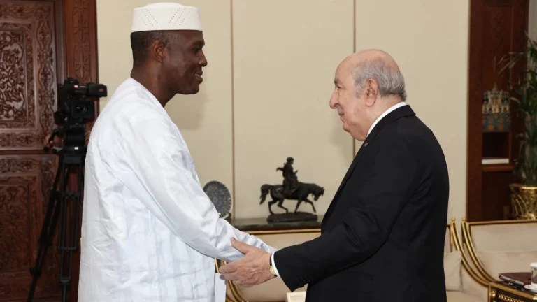Abdoulaye Maiga et le Président Tebboune (Alger le 24.08.2026)