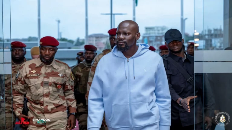 Mamadi Doumbouya président guinéen lors de son départ pour la Grèce (03.08.2026)