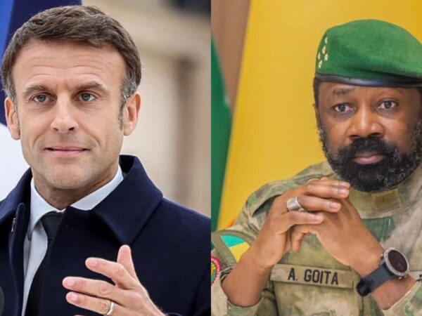 de g.à dr. Emmanuel Macron et Assimi Goita