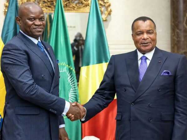 Rencontre entre Brice Oligui Nguema et Denis Sassou Nguesso. Source -APAnews