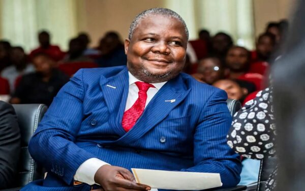 Digne Elvis Tsalissan Okombi - Personnalité politique